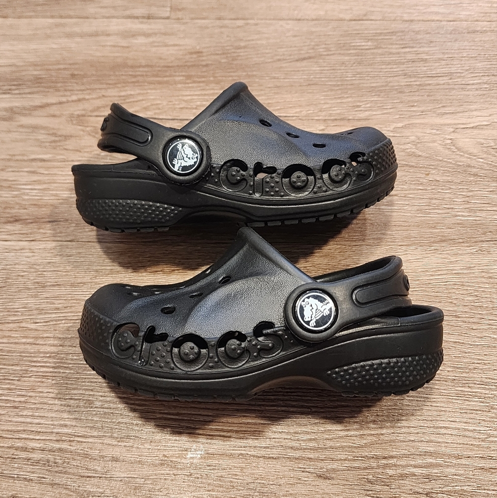 Black Crocs size 6c